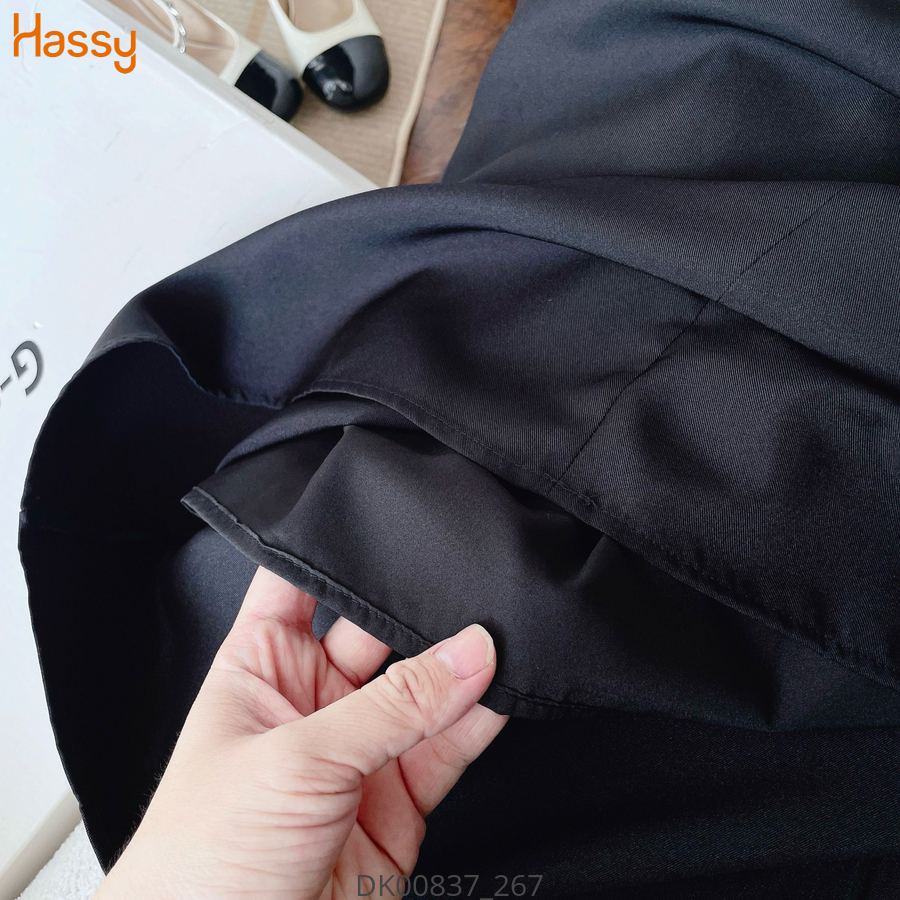 Hassy | Đầm midi đen cổ polo viền trắng logo đá KT | Hassy.vn - Thời trang nữ hot trend