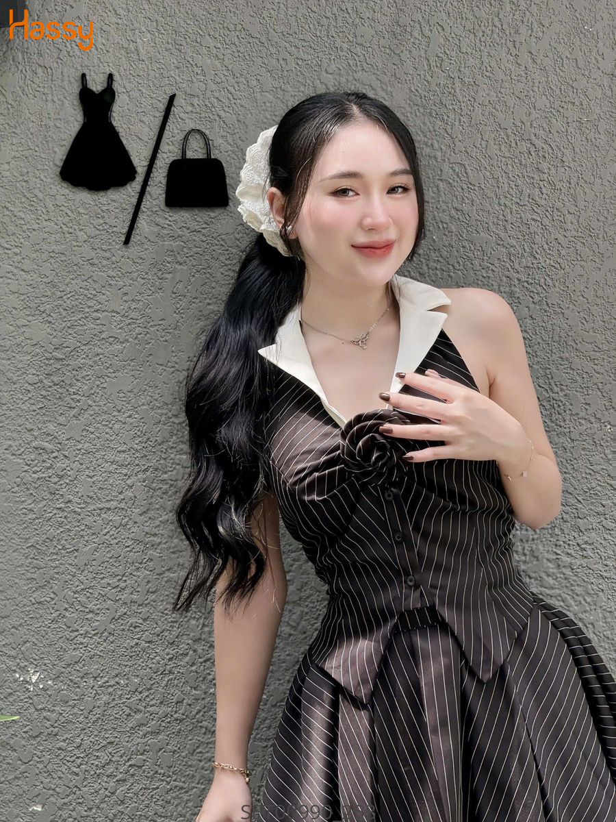 Hassy | Set áo sọc đen phối cổ sm yếm trắng tag hoa chân váy (14) | Hassy.vn - Thời trang nữ hot trend